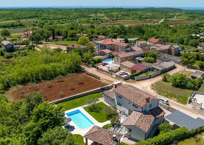 Casa de hóspedes Gemini By 4*